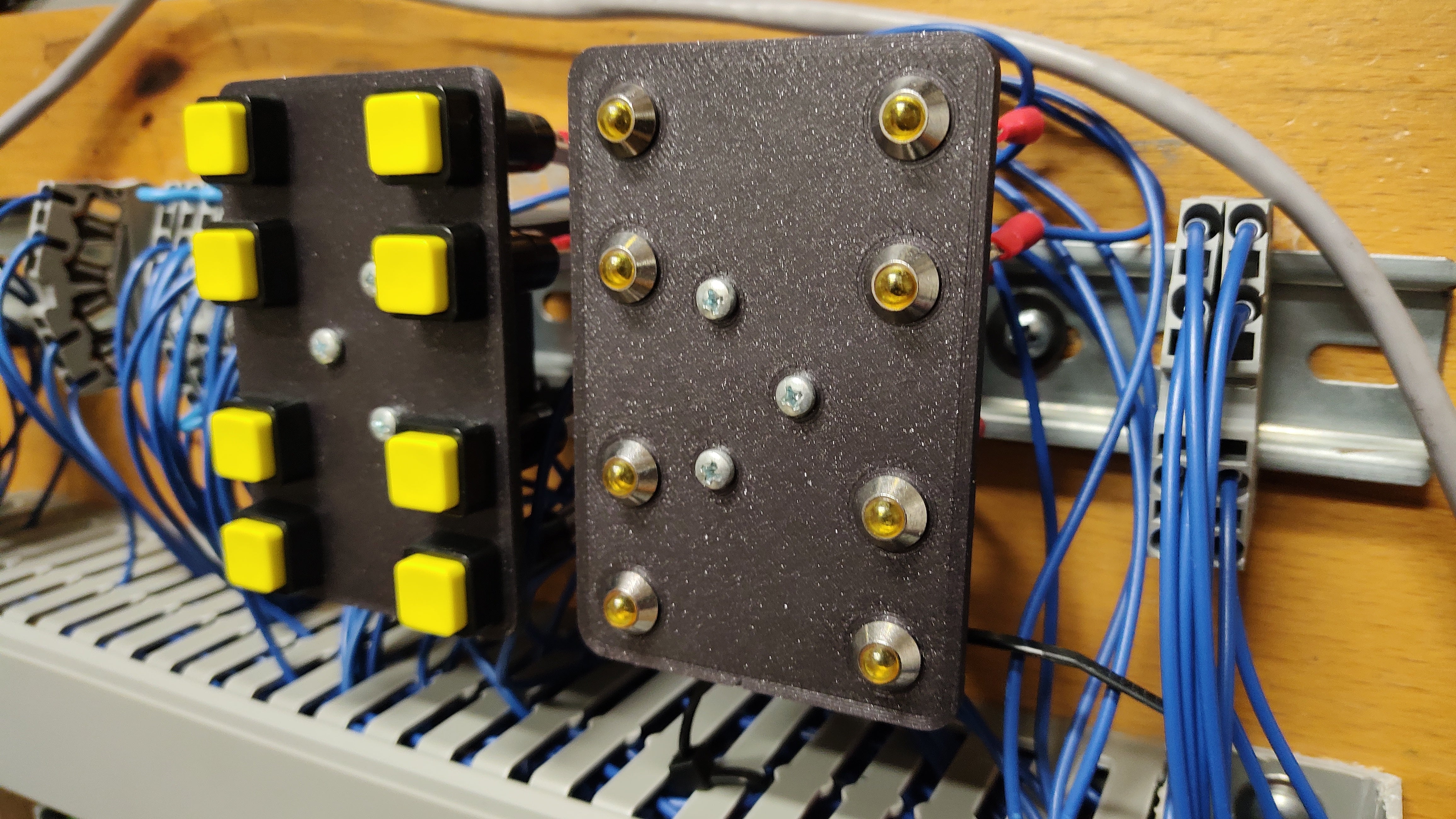 Support de rail DIN pour boutons et indicateurs LED
