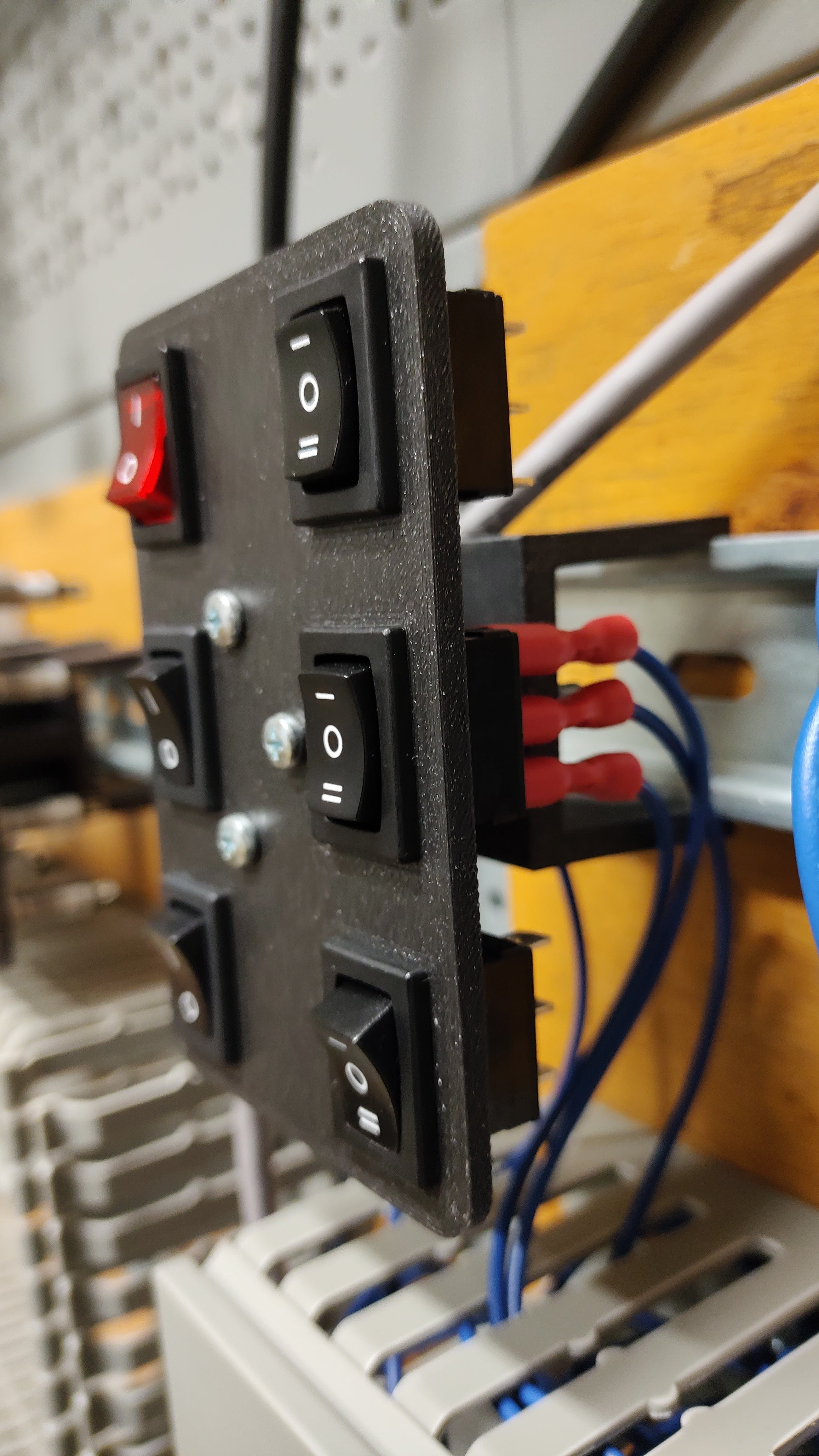 Support de rail DIN pour boutons et indicateurs LED