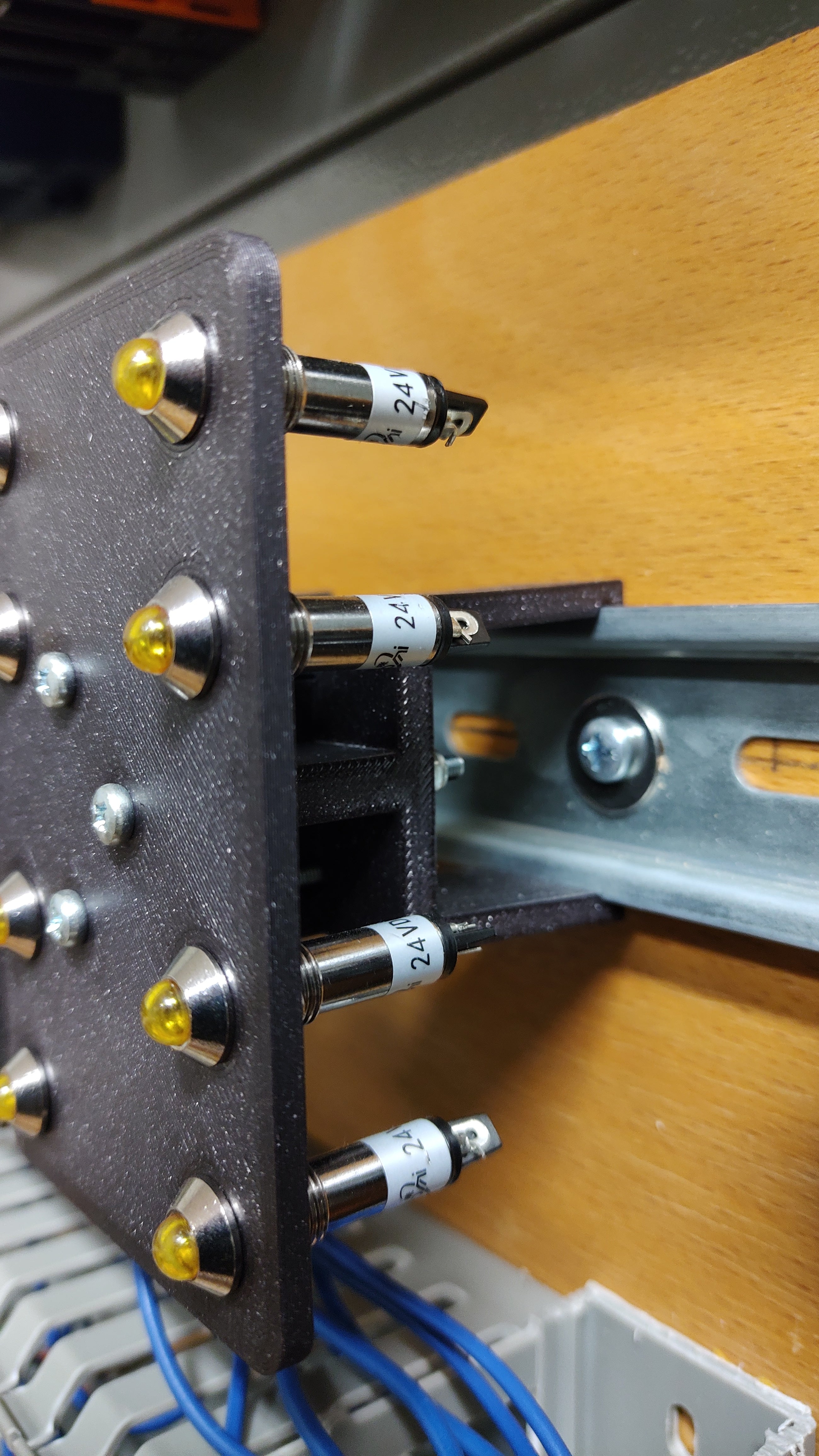 Support de rail DIN pour boutons et indicateurs LED