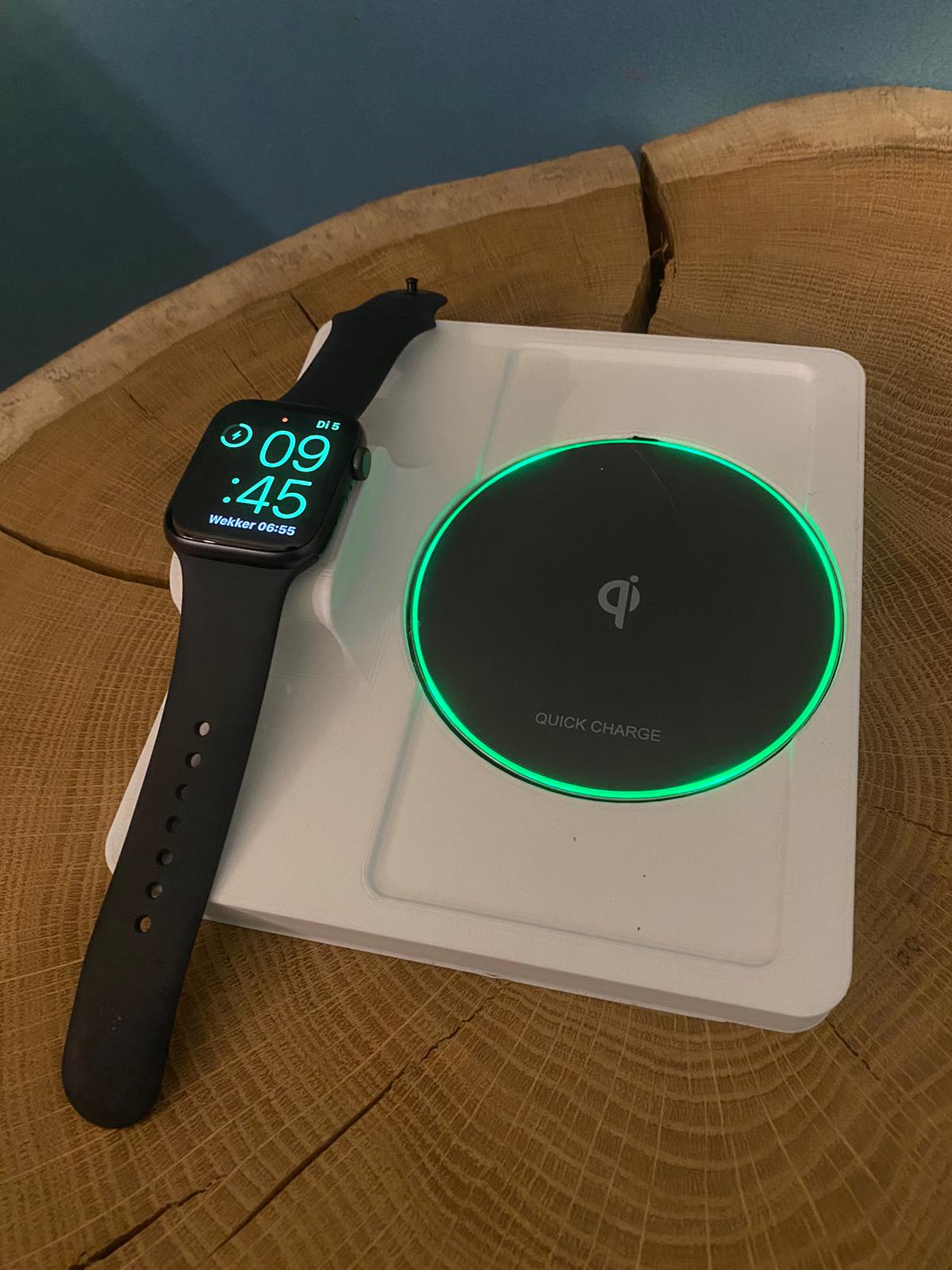 Apple Watch et socle de recharge Qi sans fil