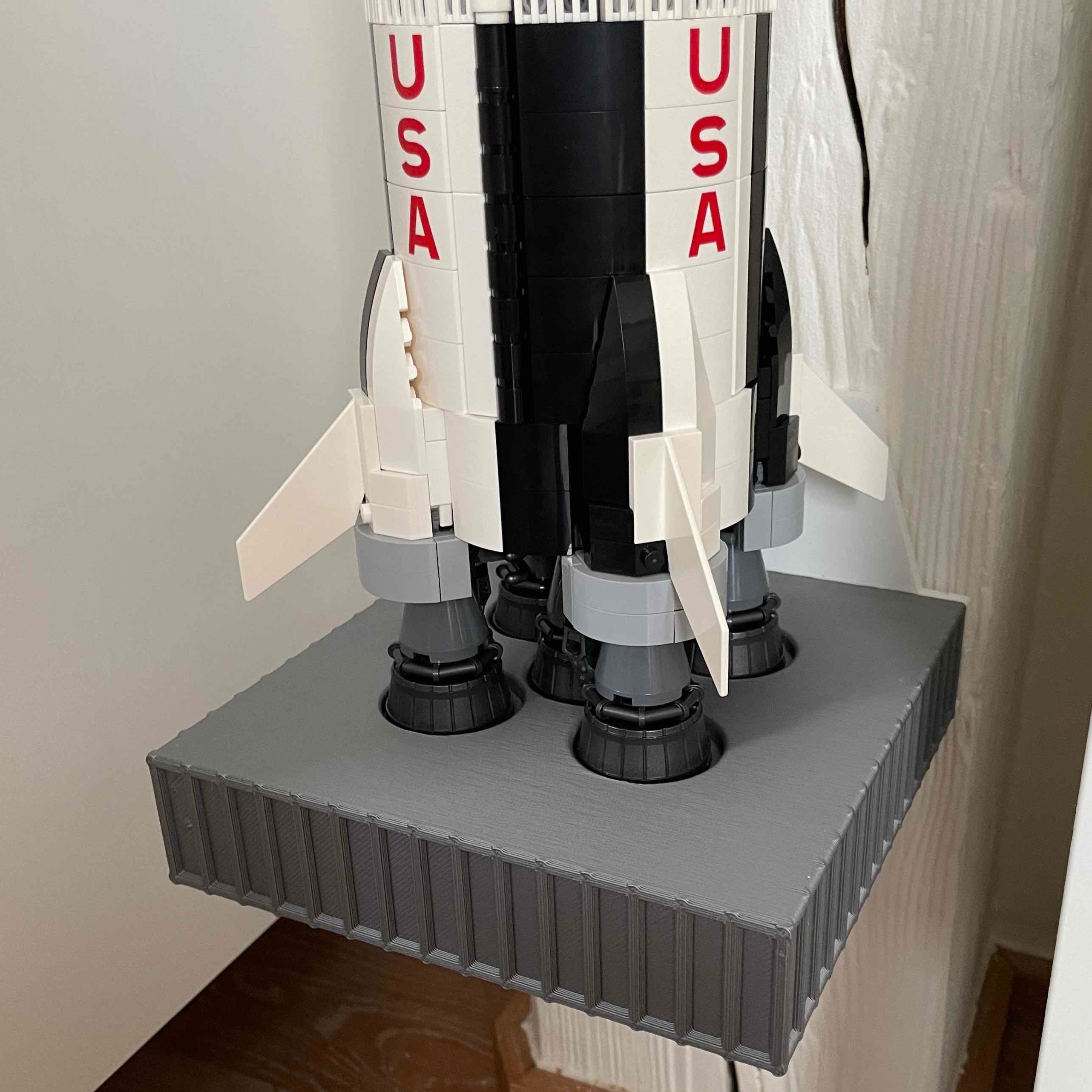 Support mural vertical pour Lego Saturn V