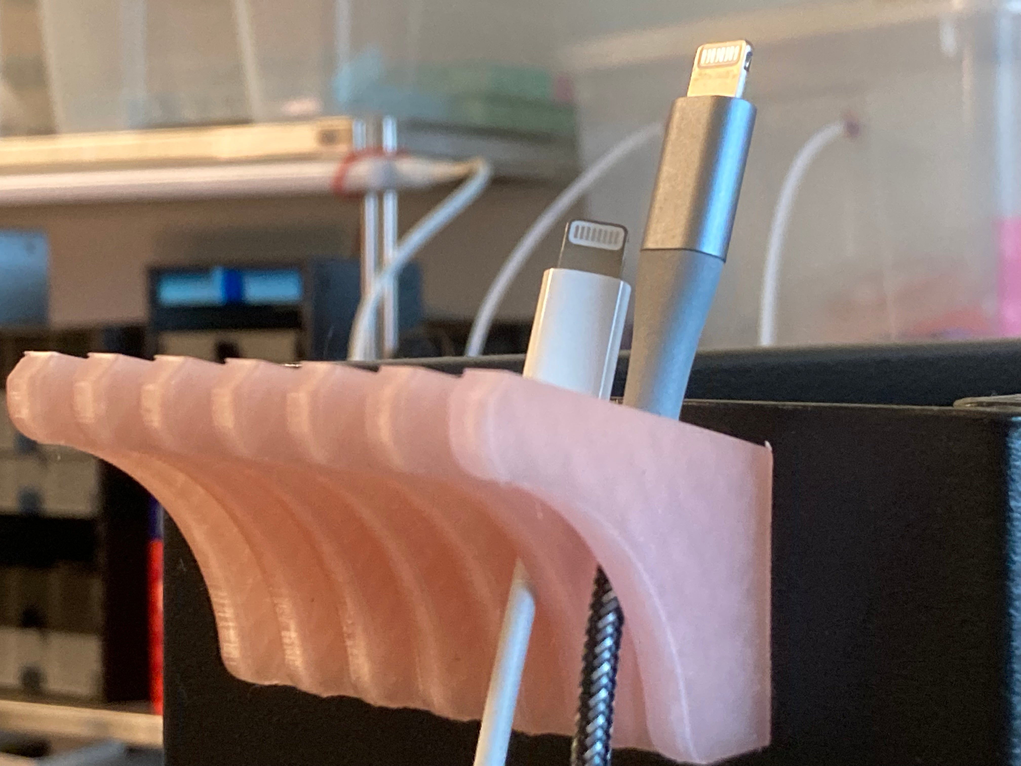 Support de câble USB avec trou magnétique
