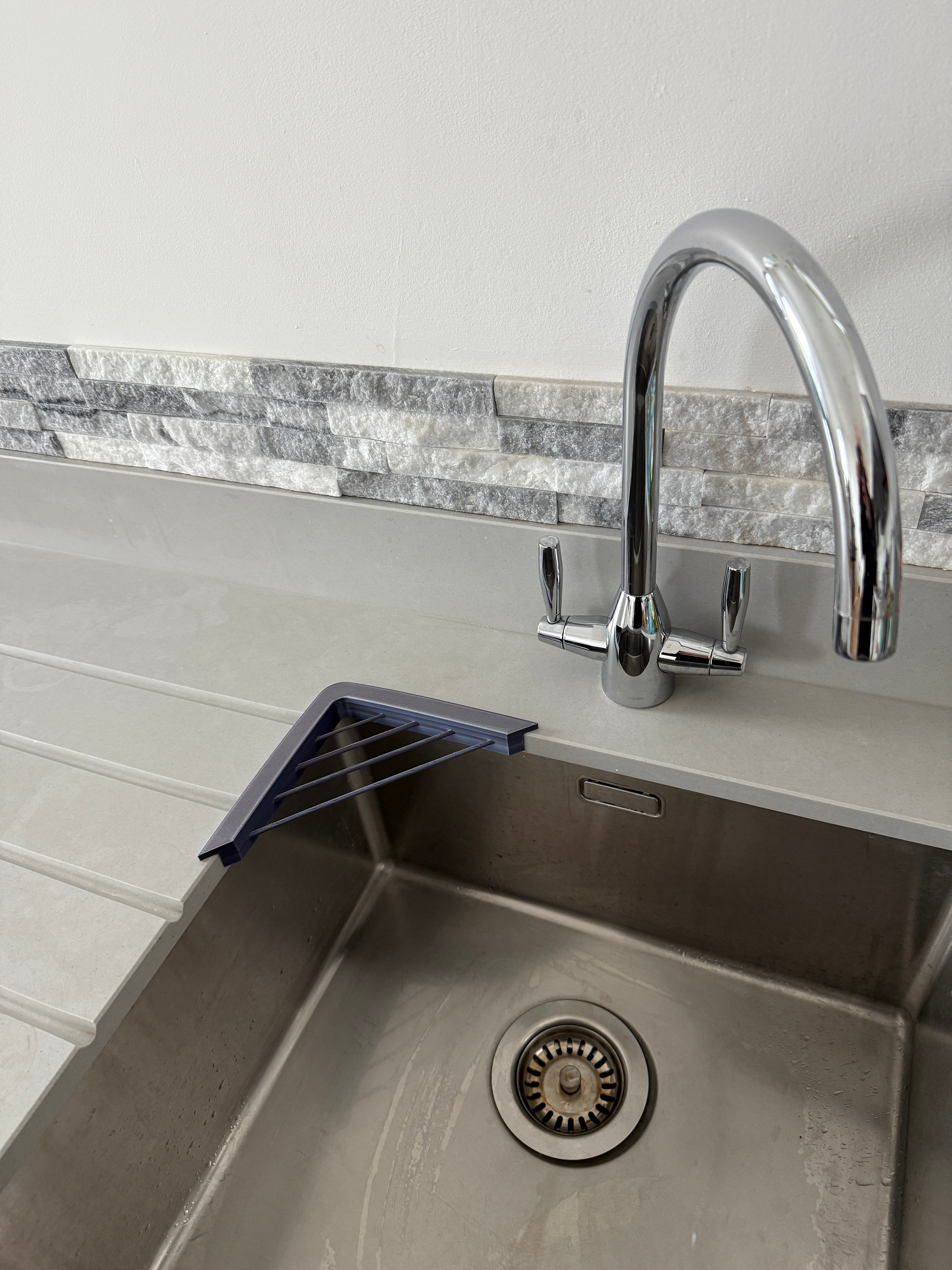 Séchoir à linge pour le coin de l'évier de cuisine
