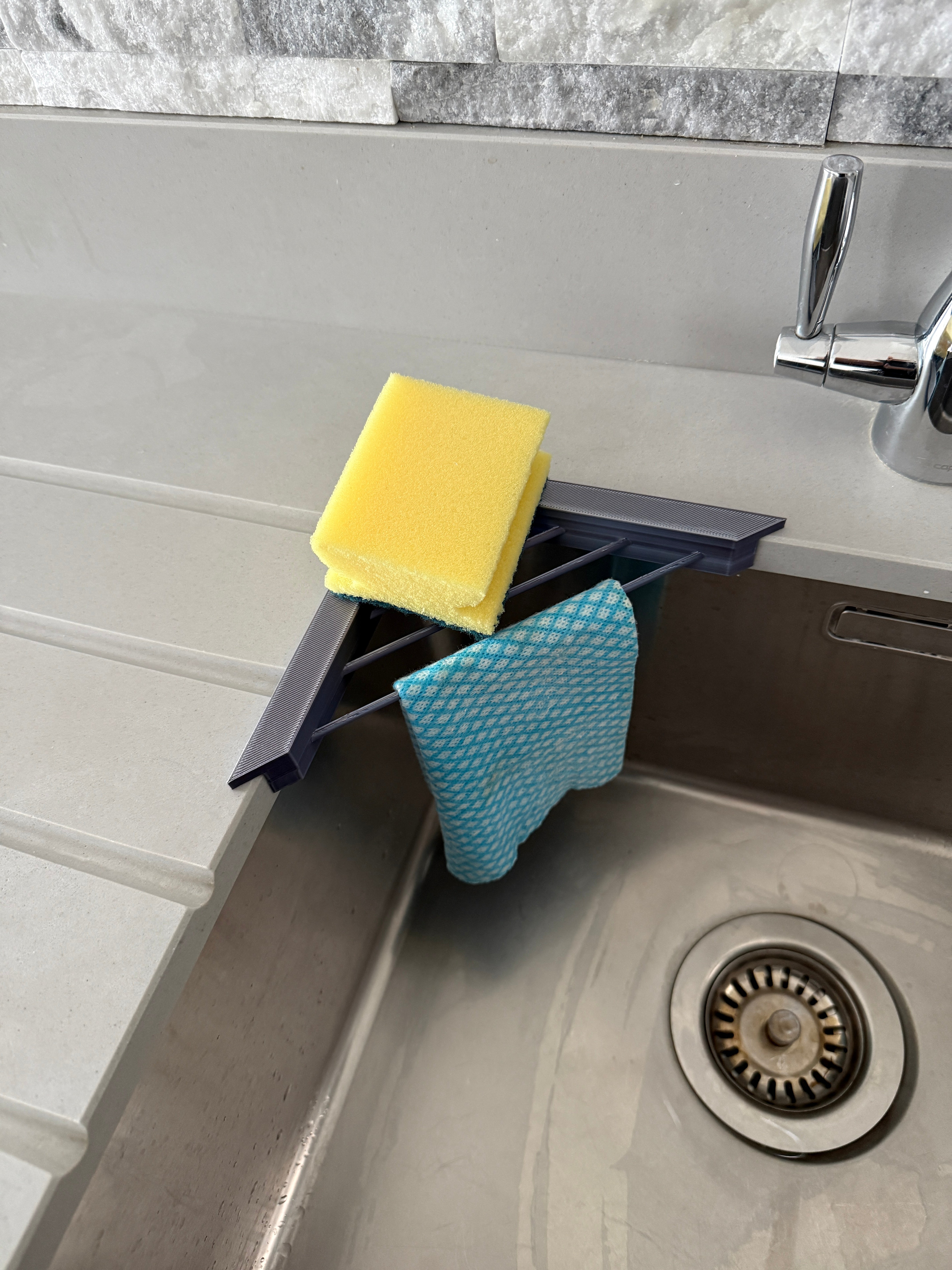 Séchoir à linge pour le coin de l'évier de cuisine