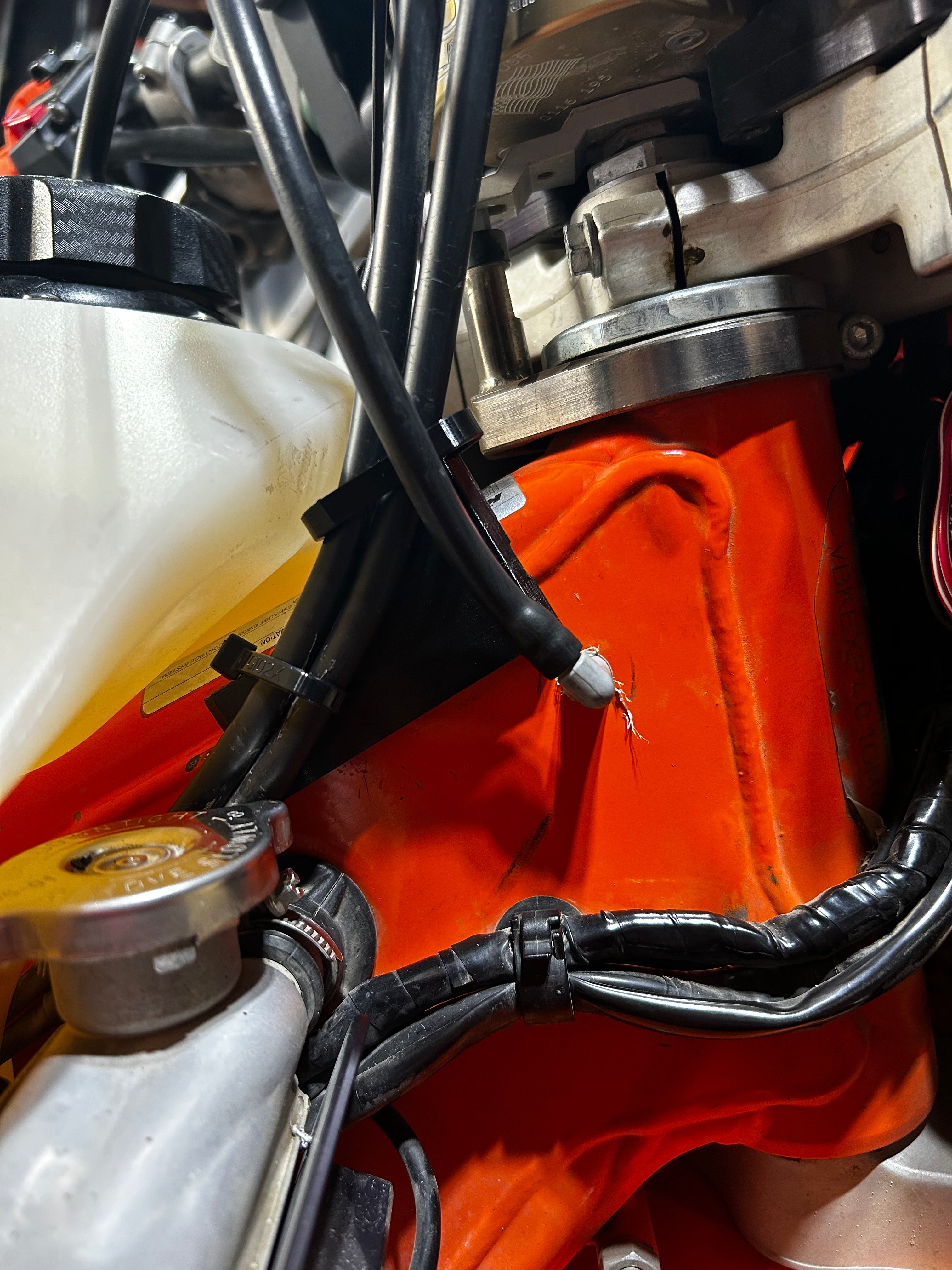 Fixation de câble KTM 500 pour câble d'accélérateur - Montage de protection pour moto tout-terrain