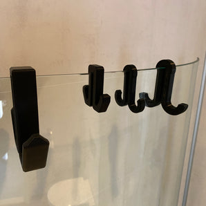 Crochet à serviette pour paroi et porte de douche