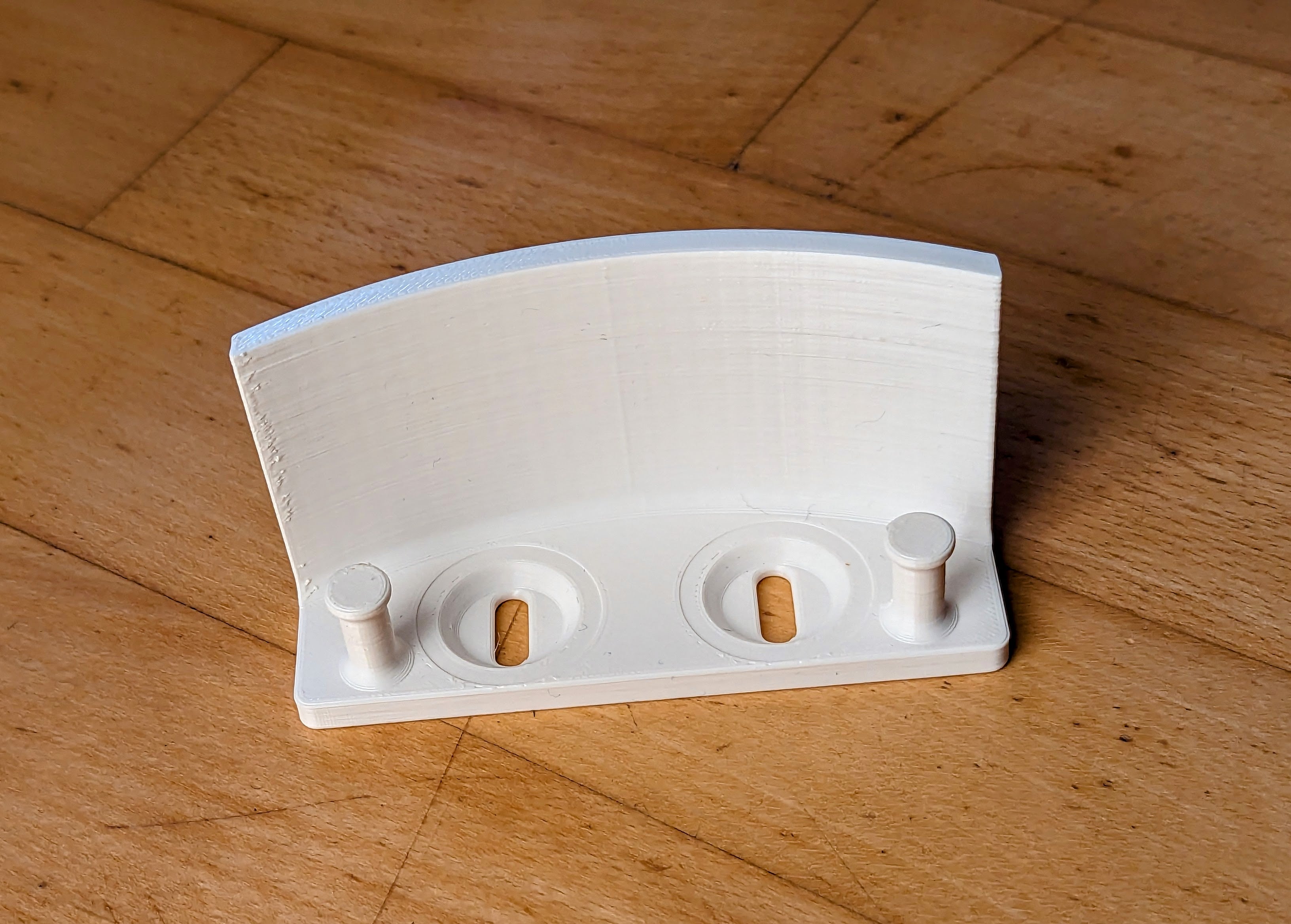 Support de casque Skadis avec gestion des câbles pour système T-Clip