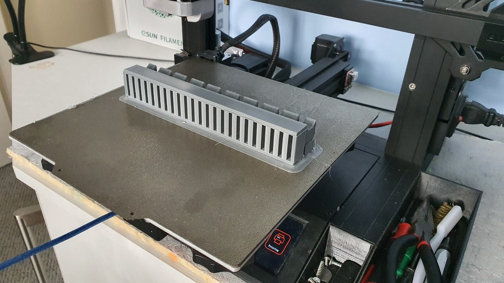 Support de câble pour table Next Malvern Eg (bord de 25 mm)
