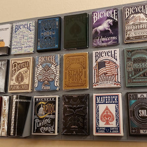 Présentoir mural modulaire pour cartes à jouer