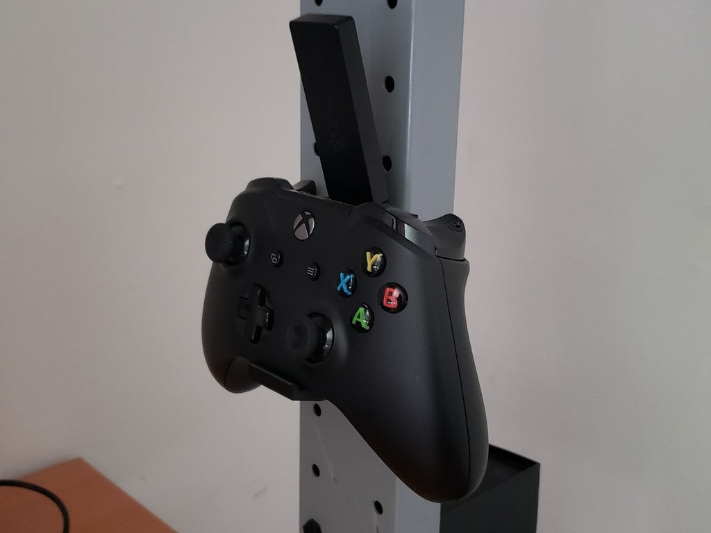 Montage murale Xbox One avec trous de vis et emplacement USB pour récepteur