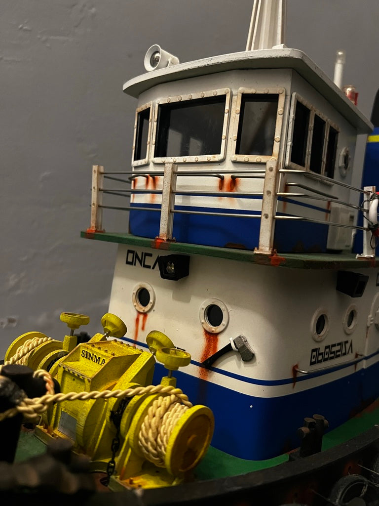 Bateau remorqueur de treuil d'ancre