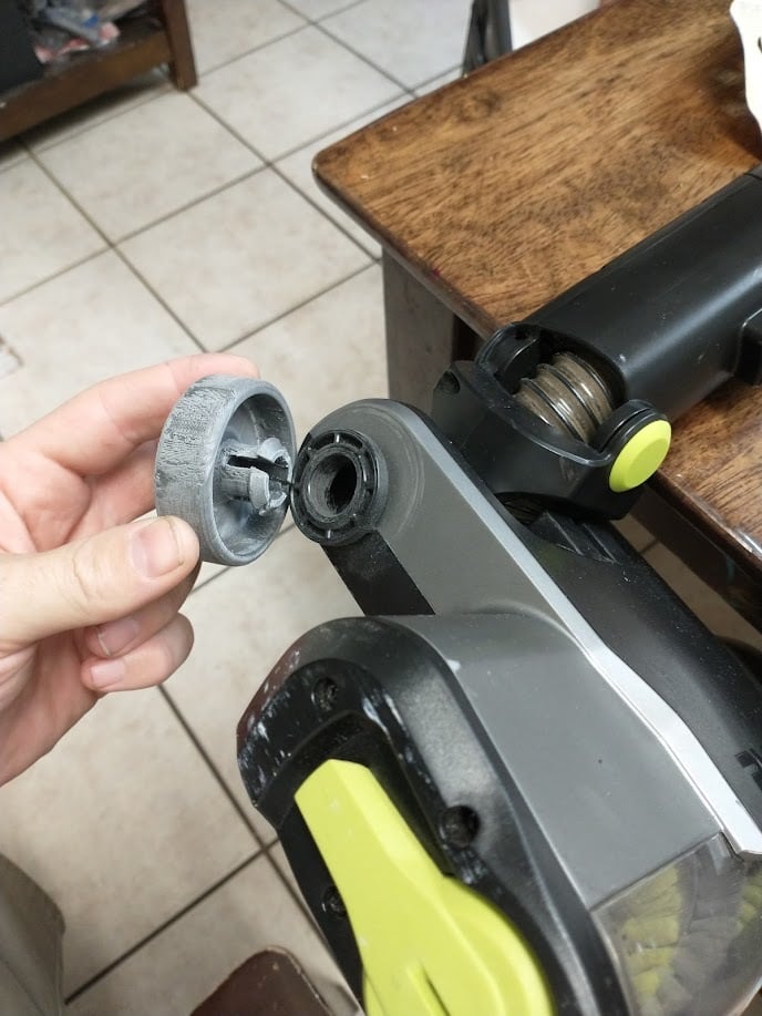 Roue de rechange pour aspirateur balai Ryobi
