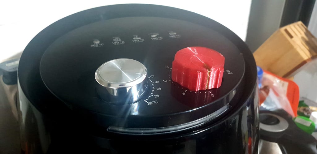 Bouton de la friteuse à air Russell Taylors AF-34 avec prise rainurée