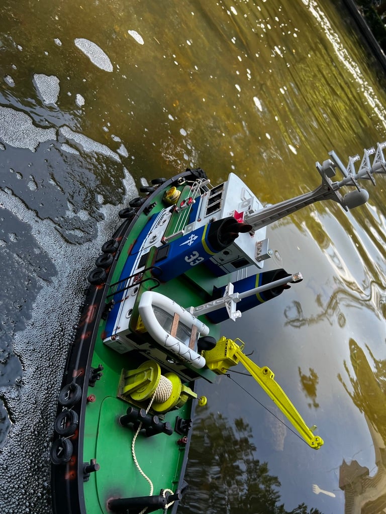 Bateau remorqueur de treuil d'ancre