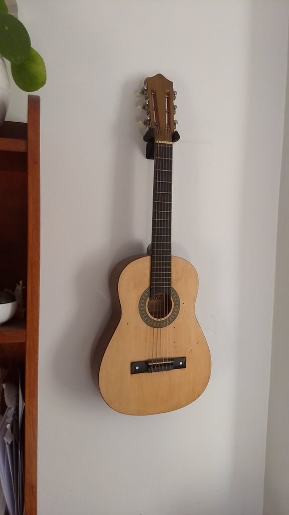 Vægholder til Guitar 

Robust Design for Akustiske & Elektriske Modeller