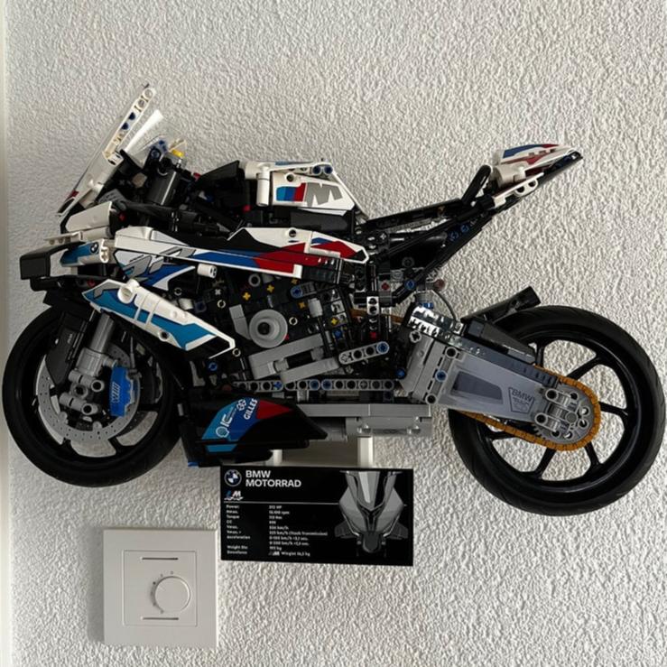 Support mural pour LEGO Technics BMW S1000RR