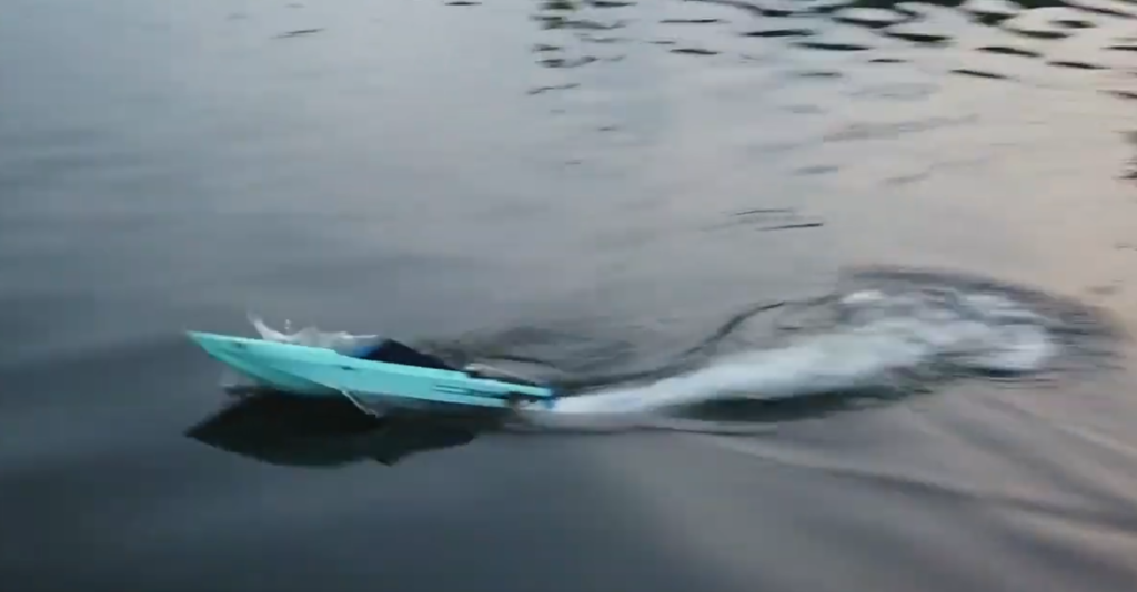 Bateau de vitesse RC sans balais imprimé en 3D