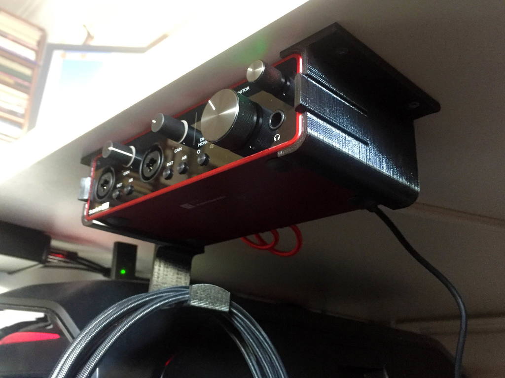Support Focusrite Scarlett 2i2 3. Gen avec gestion des câbles