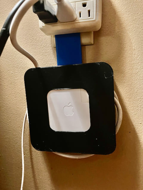 Organisateur de câbles de charge et support de prise de courant pour MacBook Pro