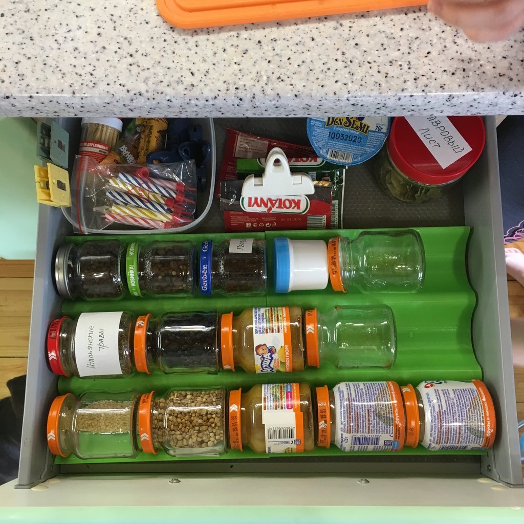 Insert de tiroir efficace pour pots à épices