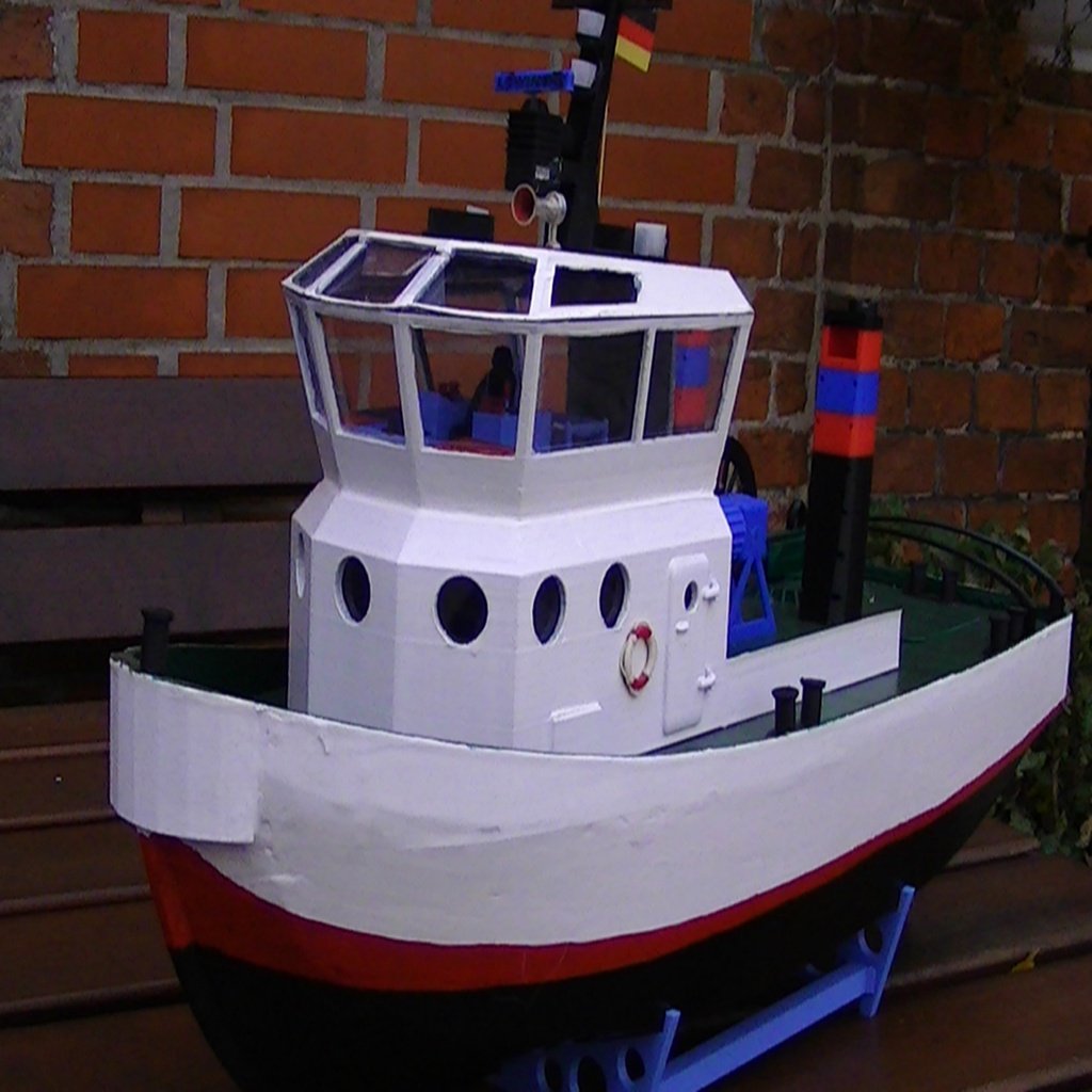 Remorqueur portuaire RC détaillé - Remorqueur télécommandé