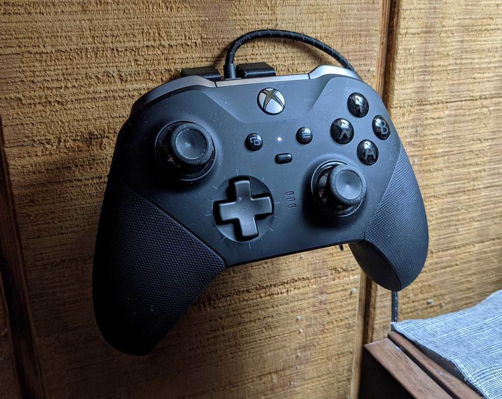 Manette Xbox Elite Series 2 et support mural de chargement