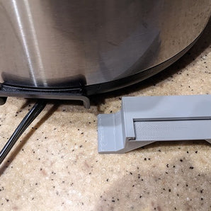 Instant Pot IP-LUX : Support de câble pratique pour un rangement organisé
