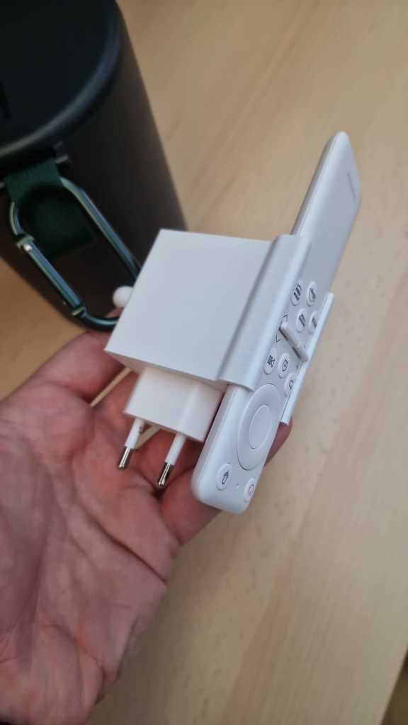 Samsung le chargeur et le support de télécommande Freestyle