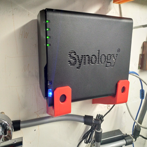 Support mural pour modèles Synology DS218 NAS (2 pièces)