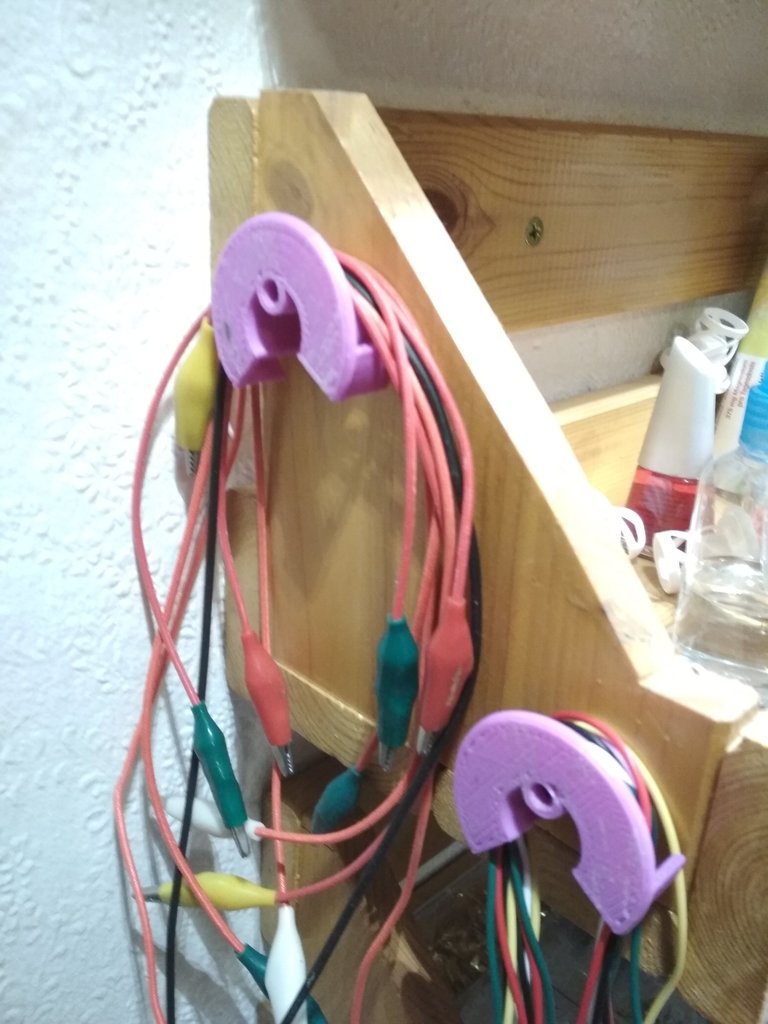 Organisateur de câbles / Pendeur