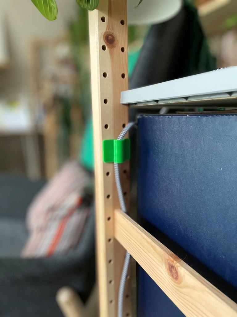 Supports de câbles IKEA IVAR pour la gestion des câbles