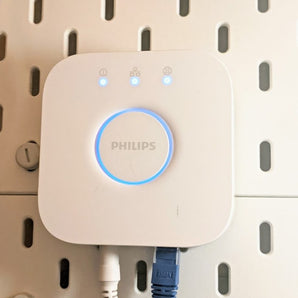 Support mural Philips Hue Hub V2.1 Skadis