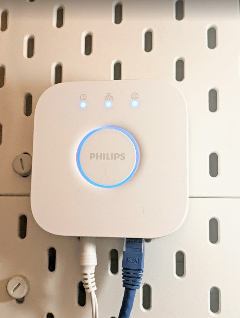 Support mural Philips Hue Hub V2.1 Skadis