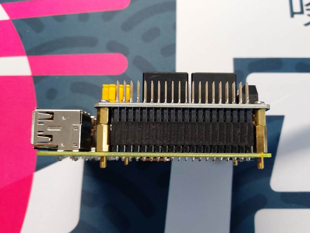 Montage DIN Raspberry Pi pour entretoises hexagonales M2.5