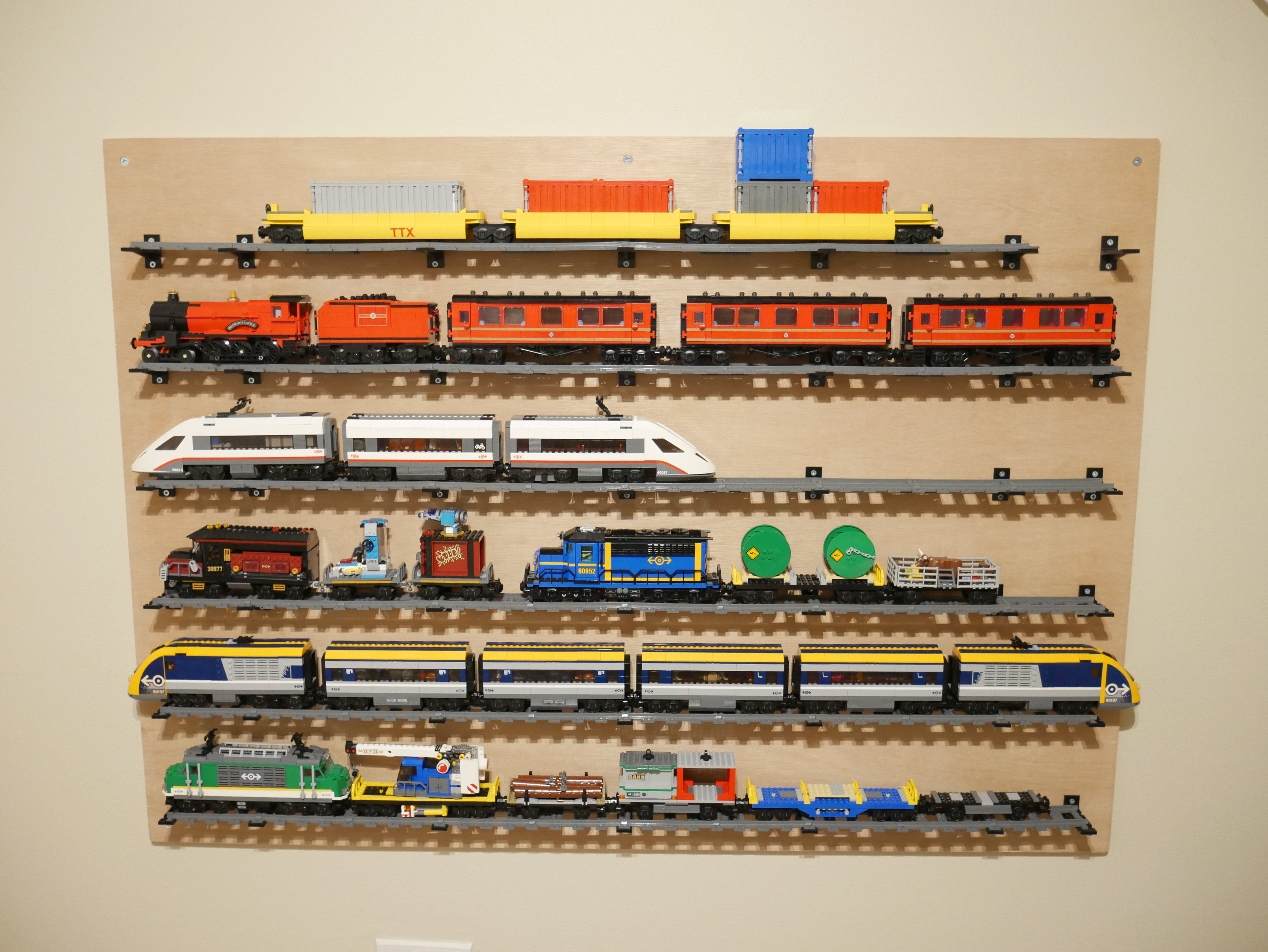 Support mural pour rails de train LEGO