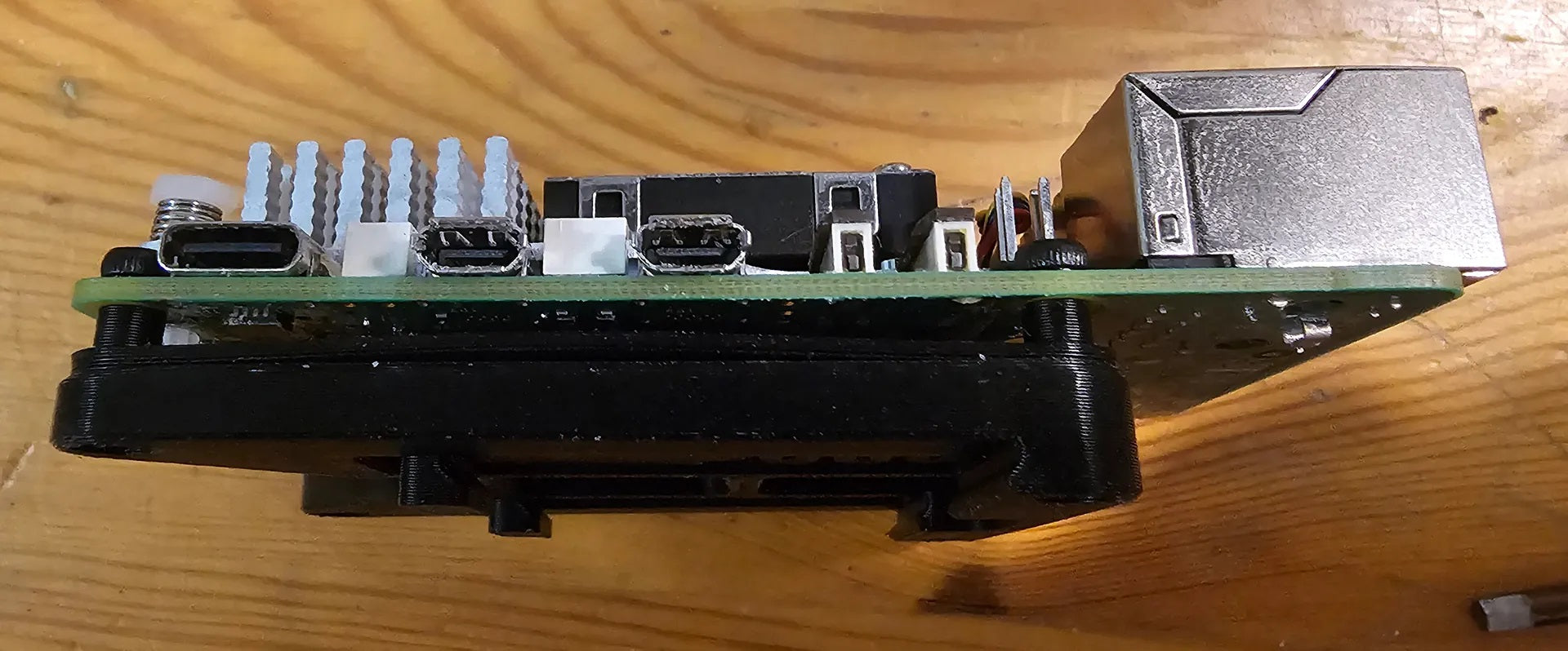 Support DIN Offset à profil bas pour Raspberry Pi 3B, 4 et 5