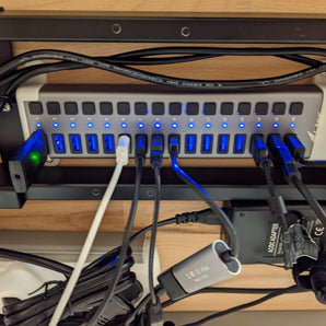 i-Tec Charging USB Hub Wall / Table Mount