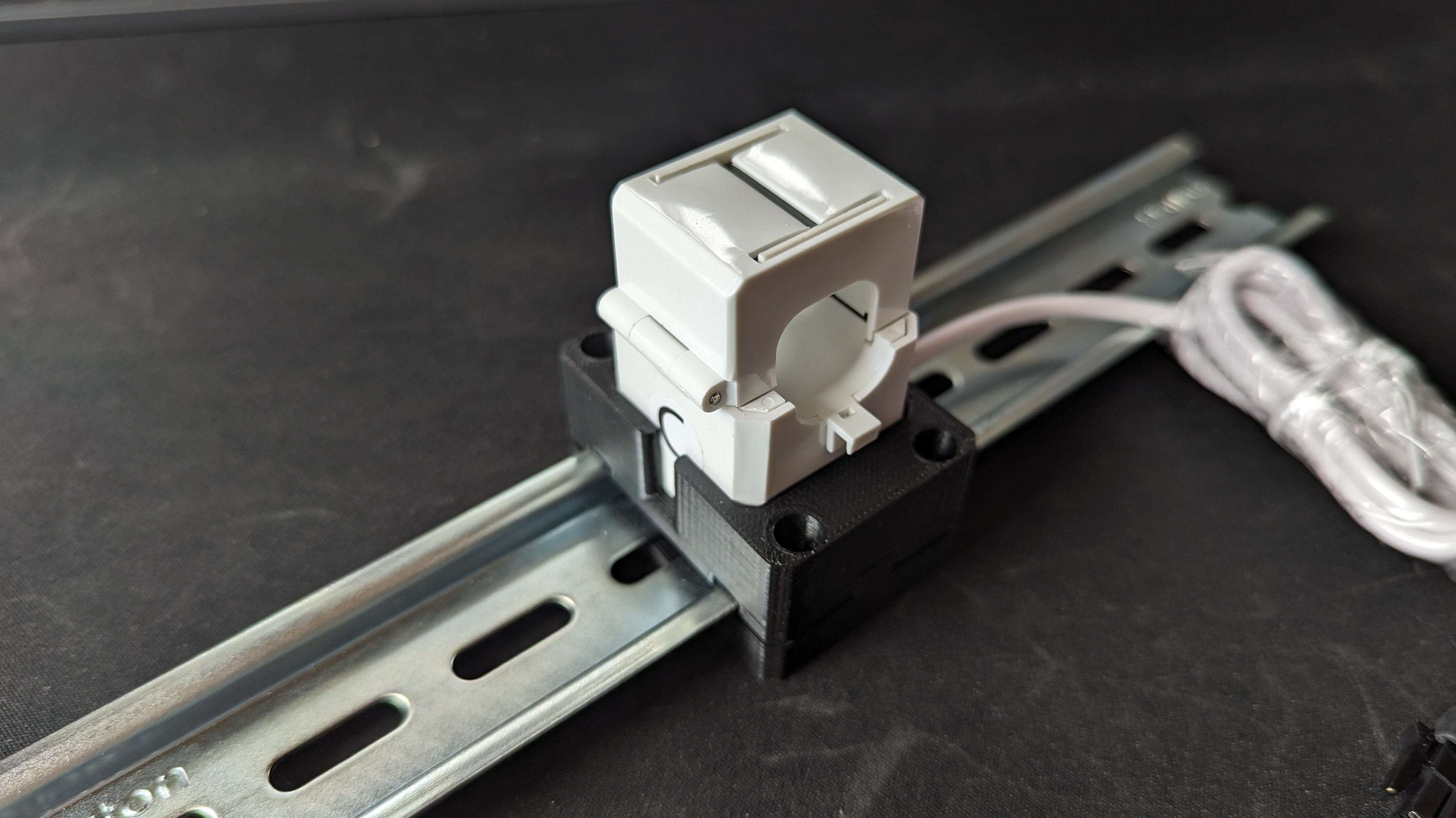 Support de rail DIN pour les bobines de mesure Shelly 3EM