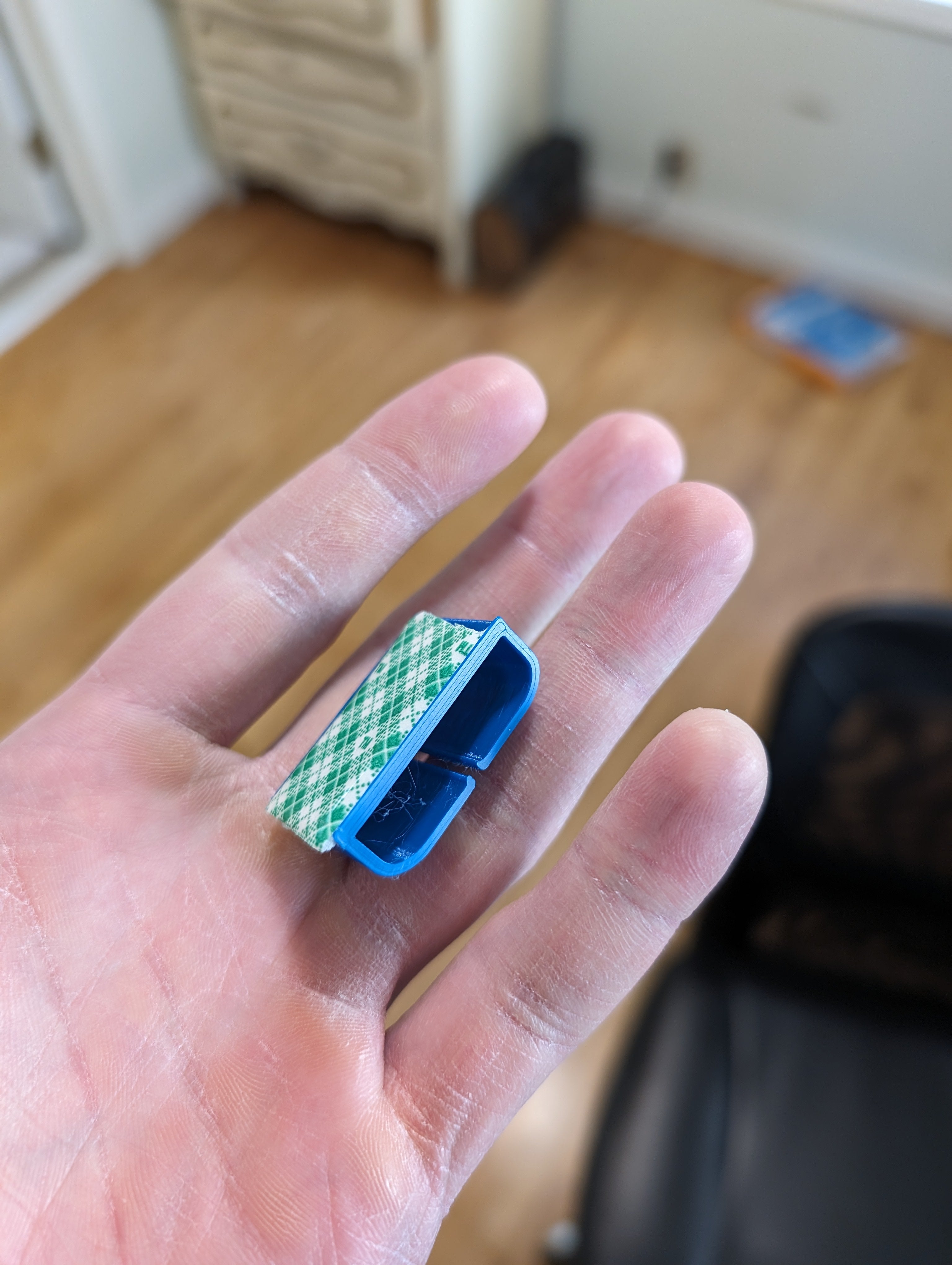 Clips de gestion des câbles efficaces pour sous le bureau