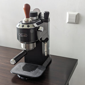Couvercle de plateau à tasses DeLonghi Dedica et support à outils de 51 mm (EC680/EC685)