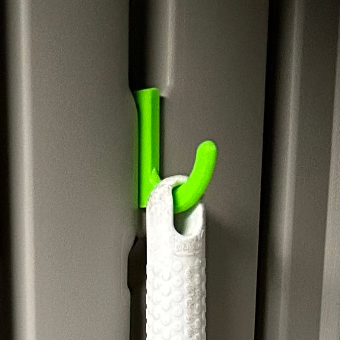 Crochets et adaptateurs pour remise Rubbermaid