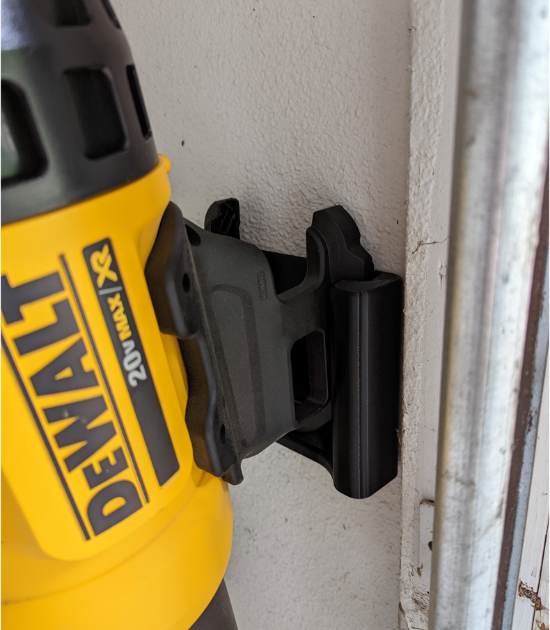 Support mural robuste pour souffleur à feuilles DeWalt - Optimisez votre atelier