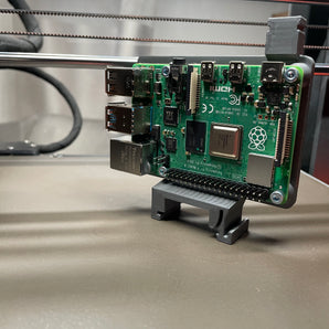 Supports DIN rail pour Raspberry Pi 4 / Pi 5 avec écrous à riveter M3