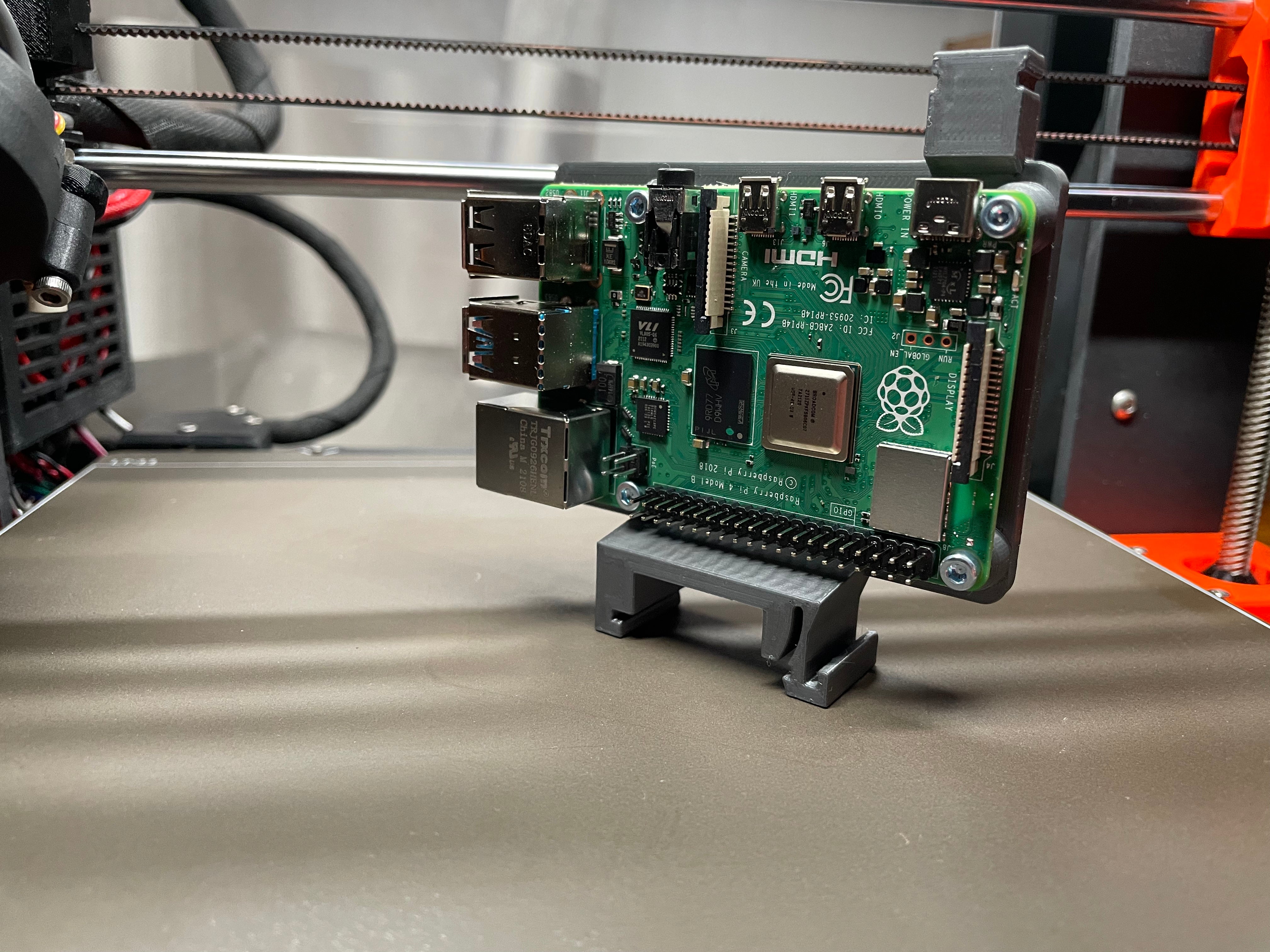 Supports DIN rail pour Raspberry Pi 4 / Pi 5 avec écrous à riveter M3