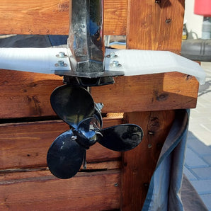 Aile de stabilité pour moteur de bateau