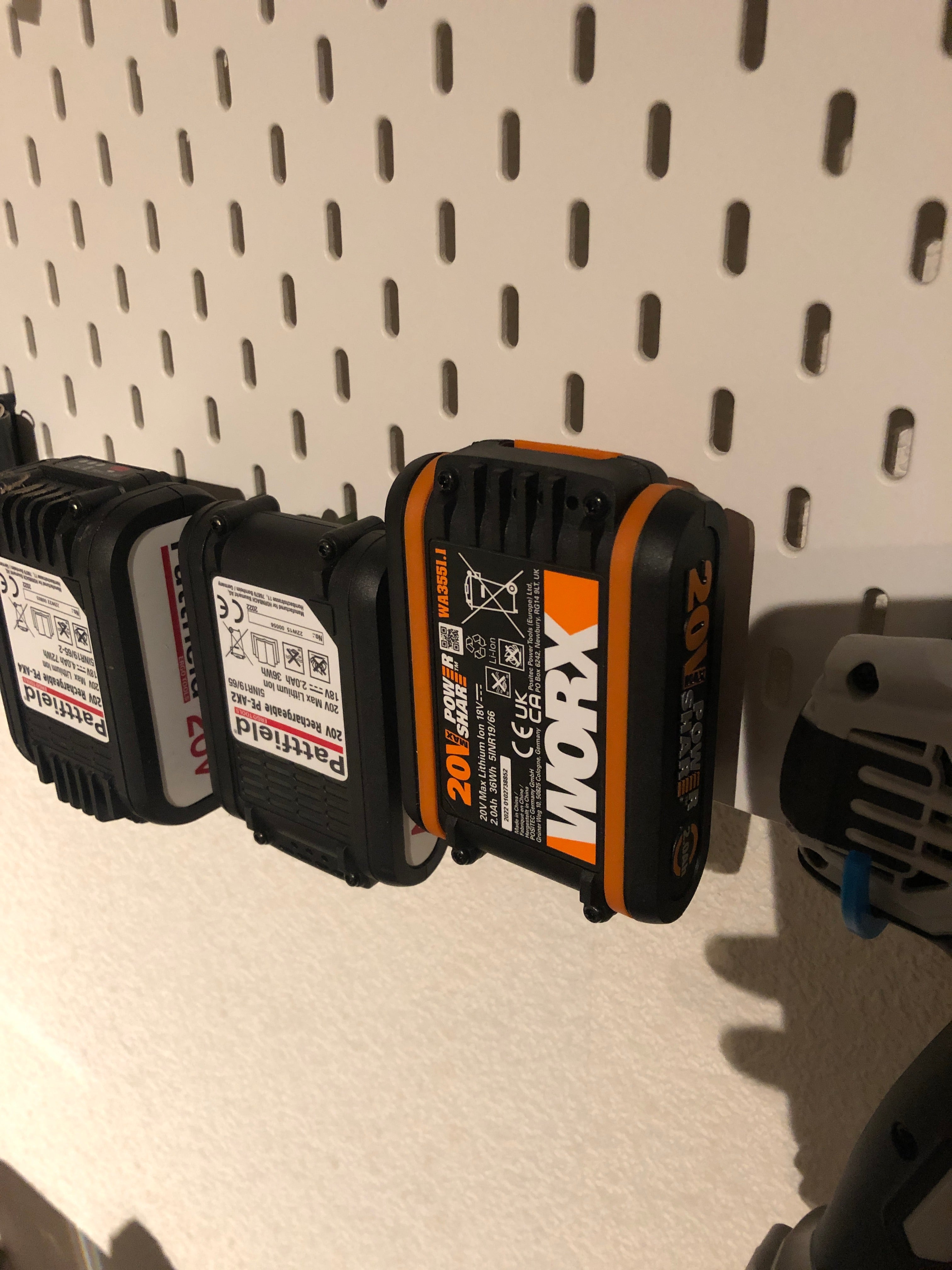 Support 2-en-1 intelligent pour batteries Worx/Pattfield 20V – Pour système IKEA Skadis