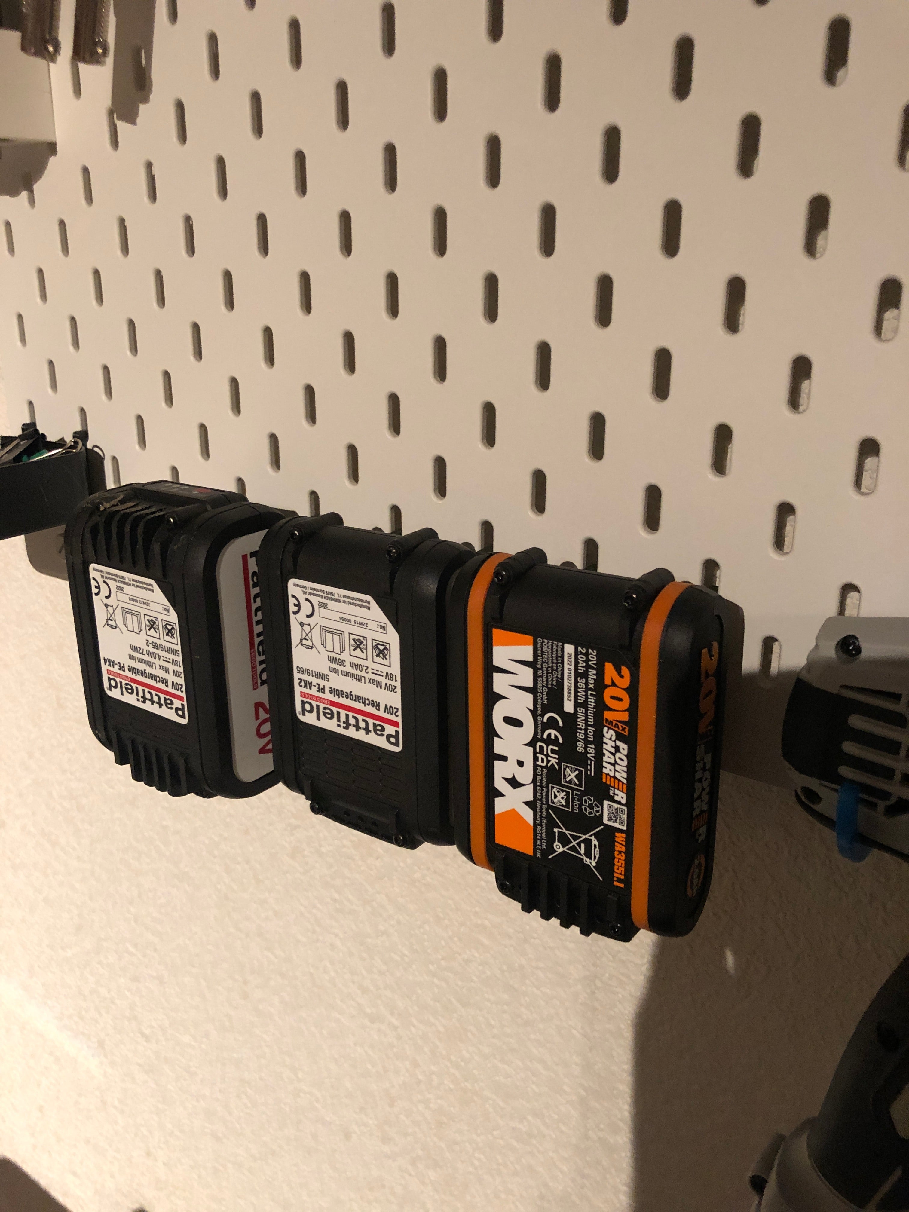 Support 2-en-1 intelligent pour batteries Worx/Pattfield 20V – Pour système IKEA Skadis