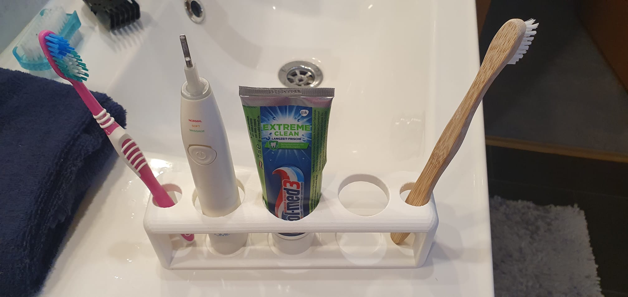 Porte-brosse à dents pour 2 brosses à dents normales et 2 brosses à dents électriques avec espace pour le dentifrice