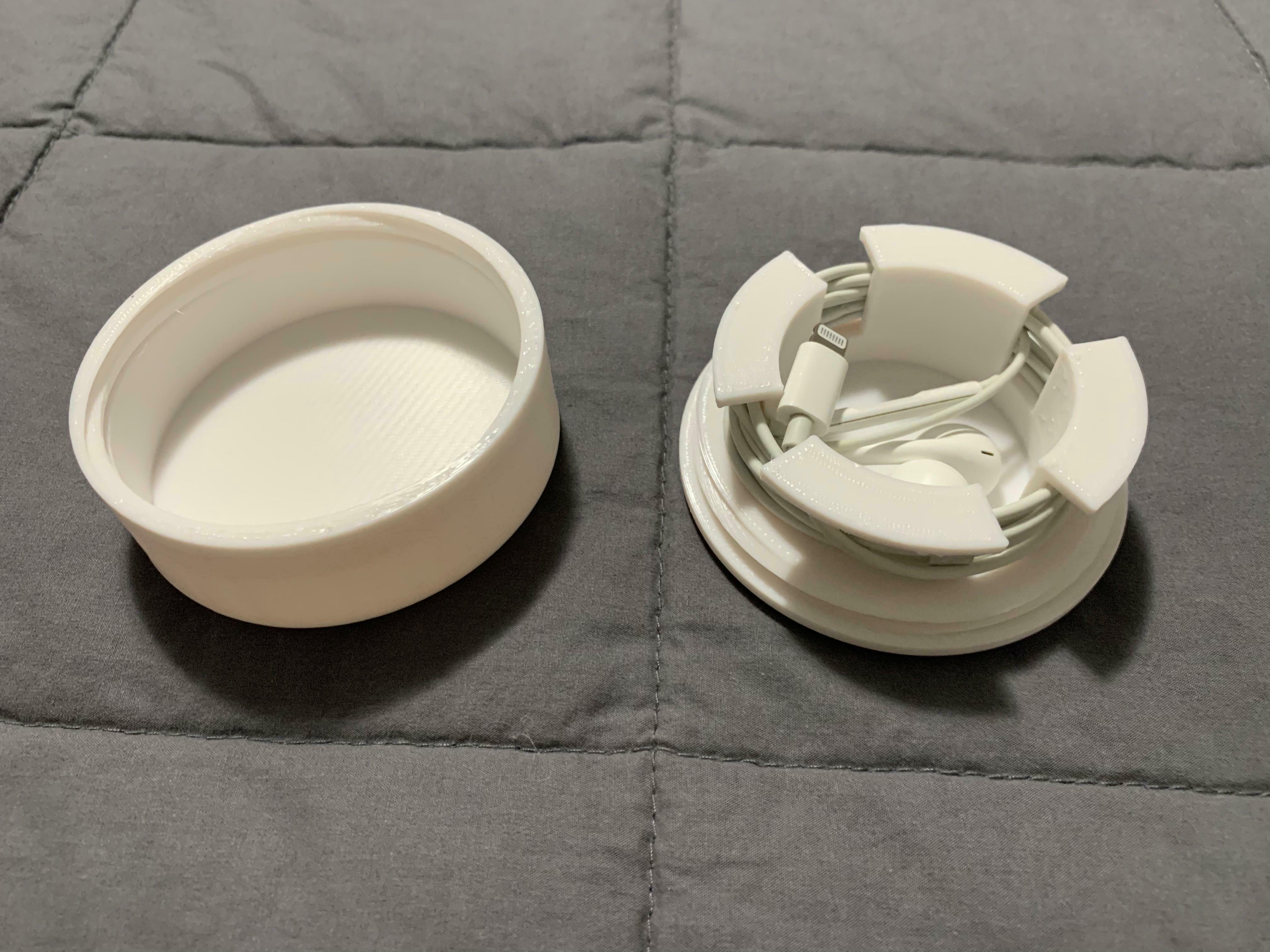 Support compact pour écouteurs filaires