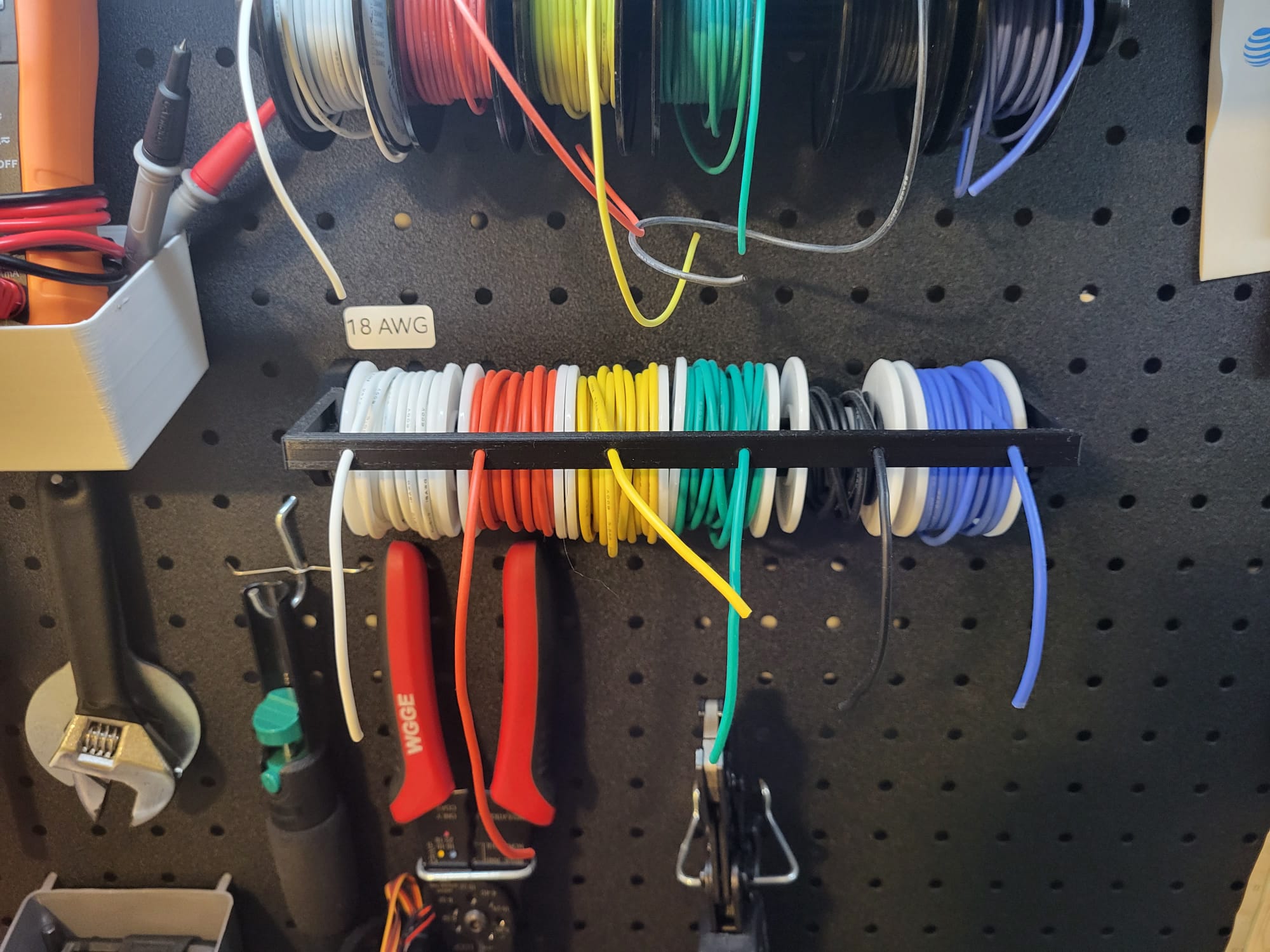 Support de fil électrique pour panneau perforé